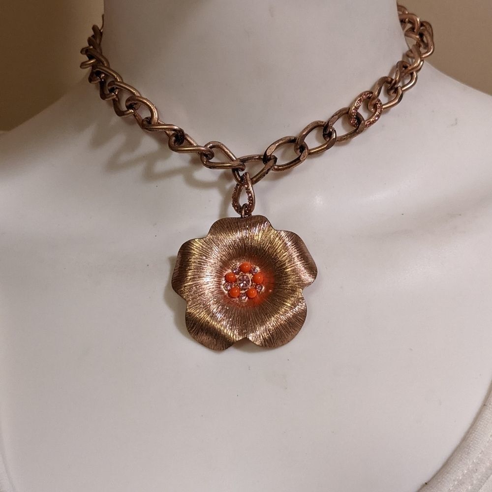 Gorgeous Vintage raised flat back large rose gold flower Necklace